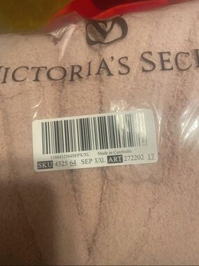 Victoria's Secret Plush Robe in Blush Pink